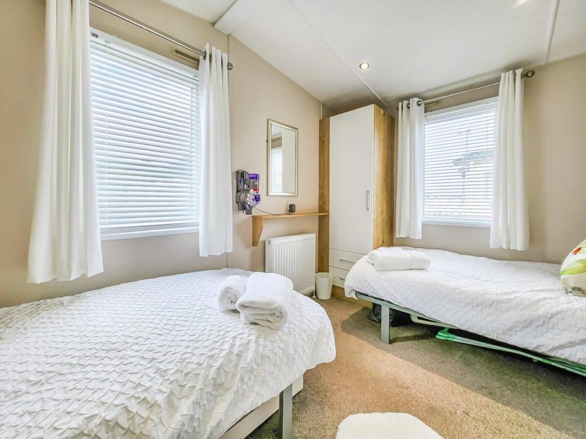 فيلا Escape To Paradise At Pevensey Bay Holiday Park 13 Woodland Walk المظهر الخارجي الصورة