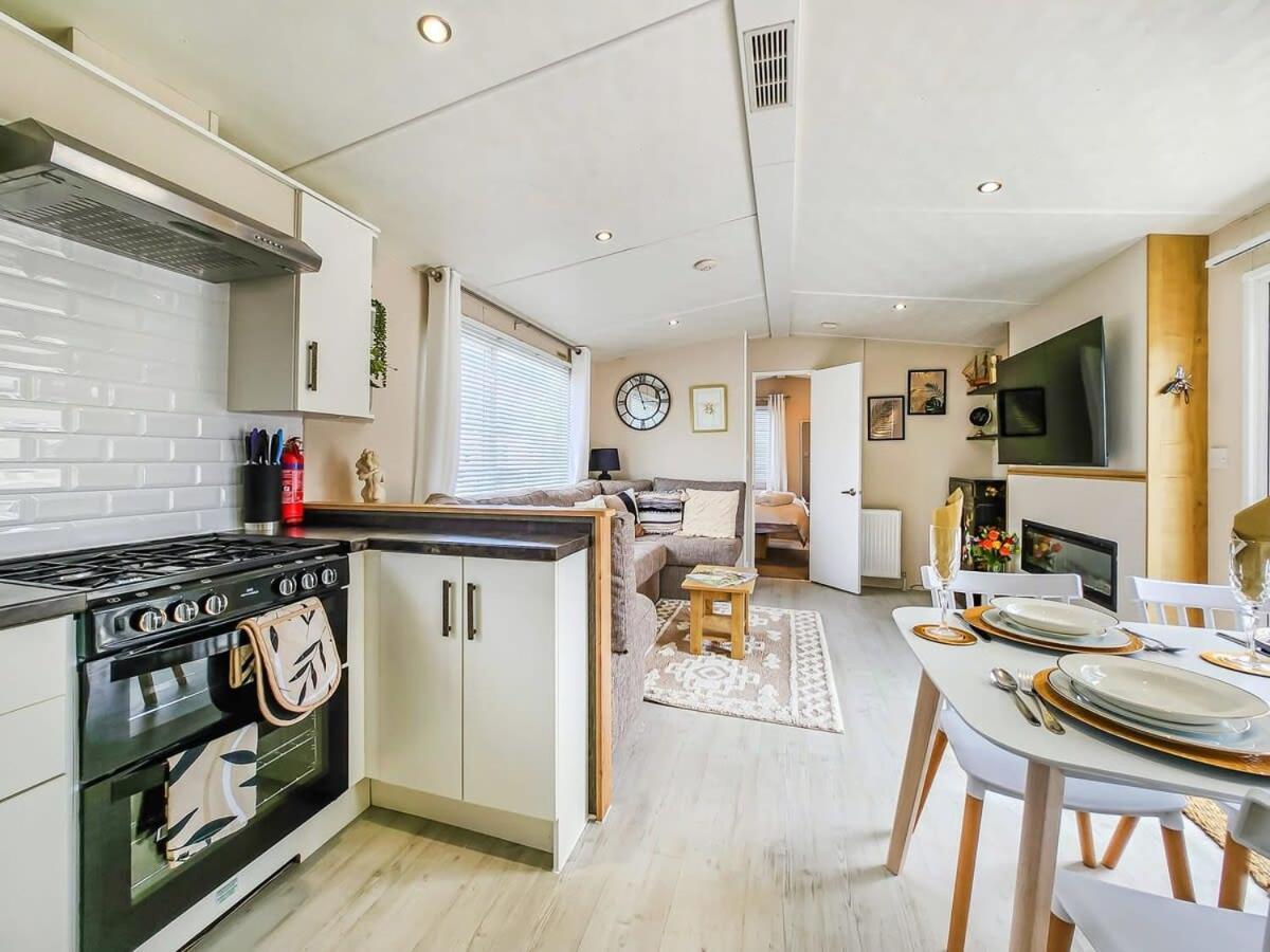 فيلا Escape To Paradise At Pevensey Bay Holiday Park 13 Woodland Walk المظهر الخارجي الصورة