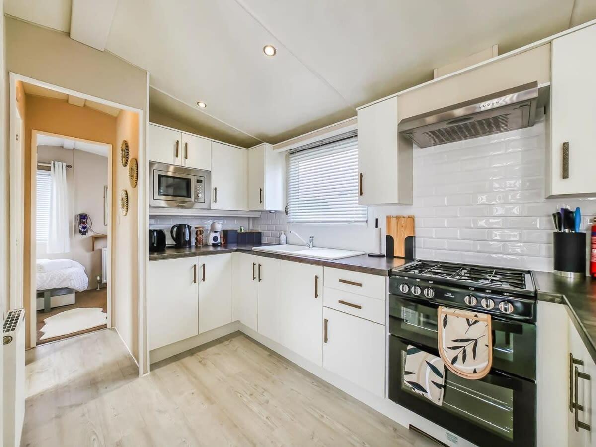 فيلا Escape To Paradise At Pevensey Bay Holiday Park 13 Woodland Walk المظهر الخارجي الصورة